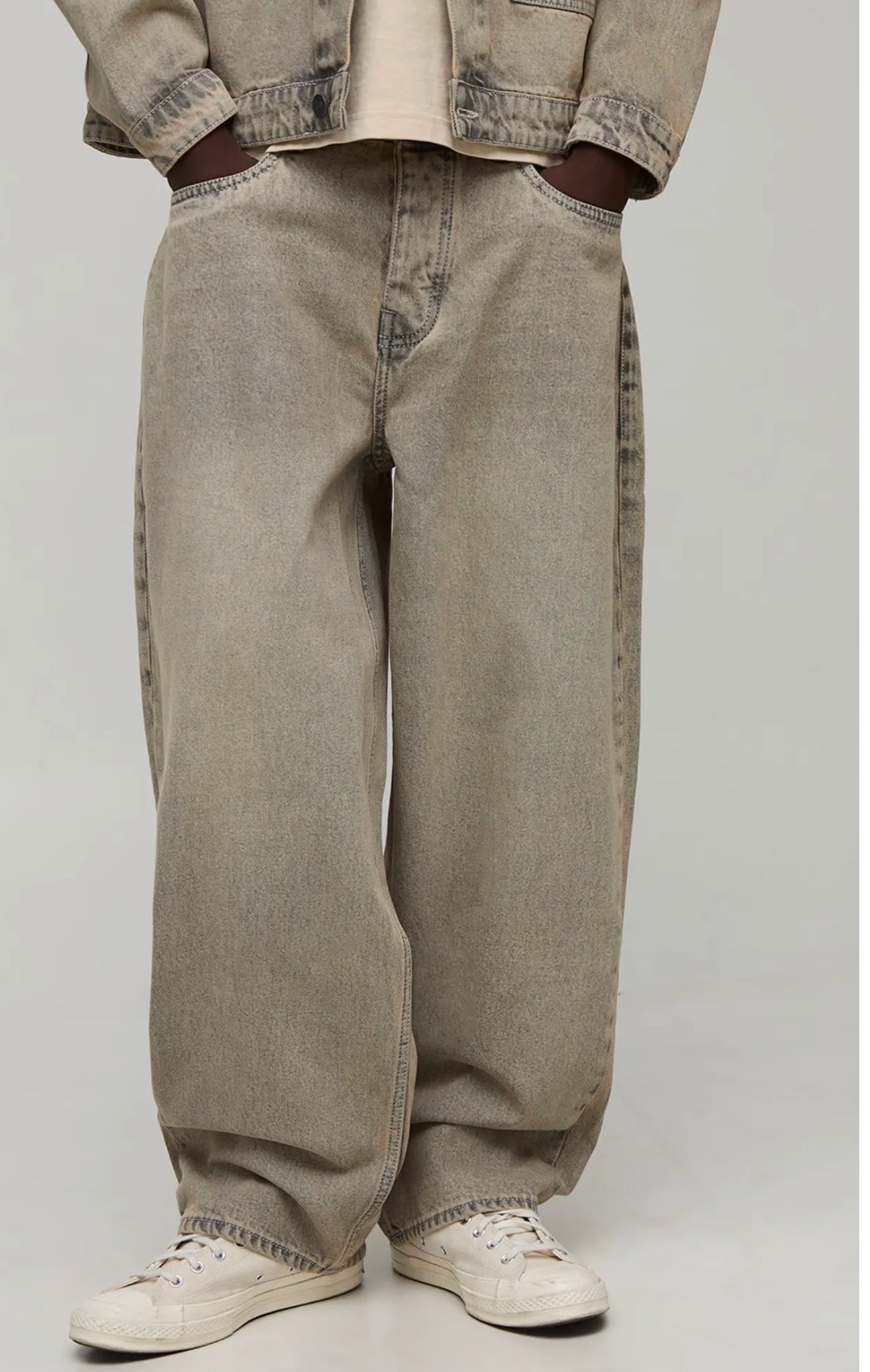 Balloon fit washed jeans light brown